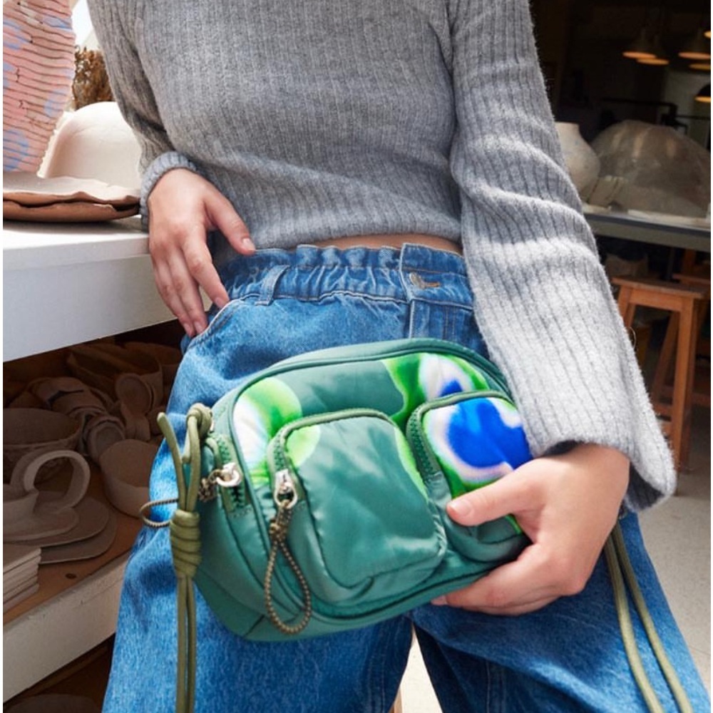 Stylish Bandolera nylon discount Green Camouflage Crossbody Bag. New conditions